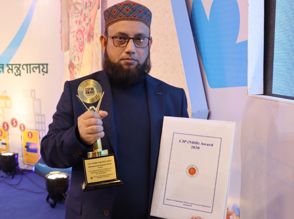 Mohammad Samsul Alam holding the CIP (NRB) Award 2020 trophy and award folder